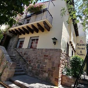Alamo Hostel&Suites